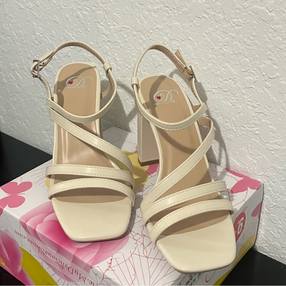 NEW My Delicious Shoes Heels